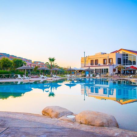 Marina Wadi Degla Hotel Ain Sukhna Exterior foto